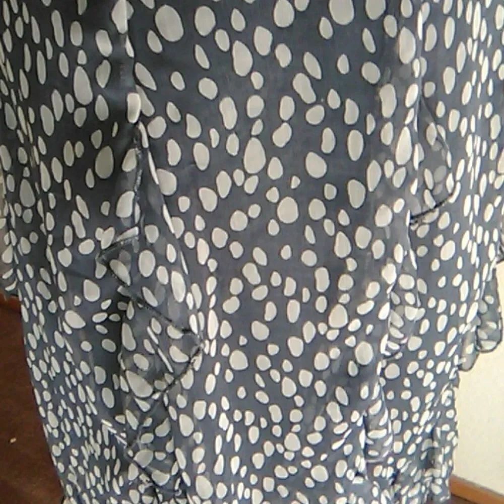 The Pyramid Collection Ruffled Dress - Picture 4 of 11